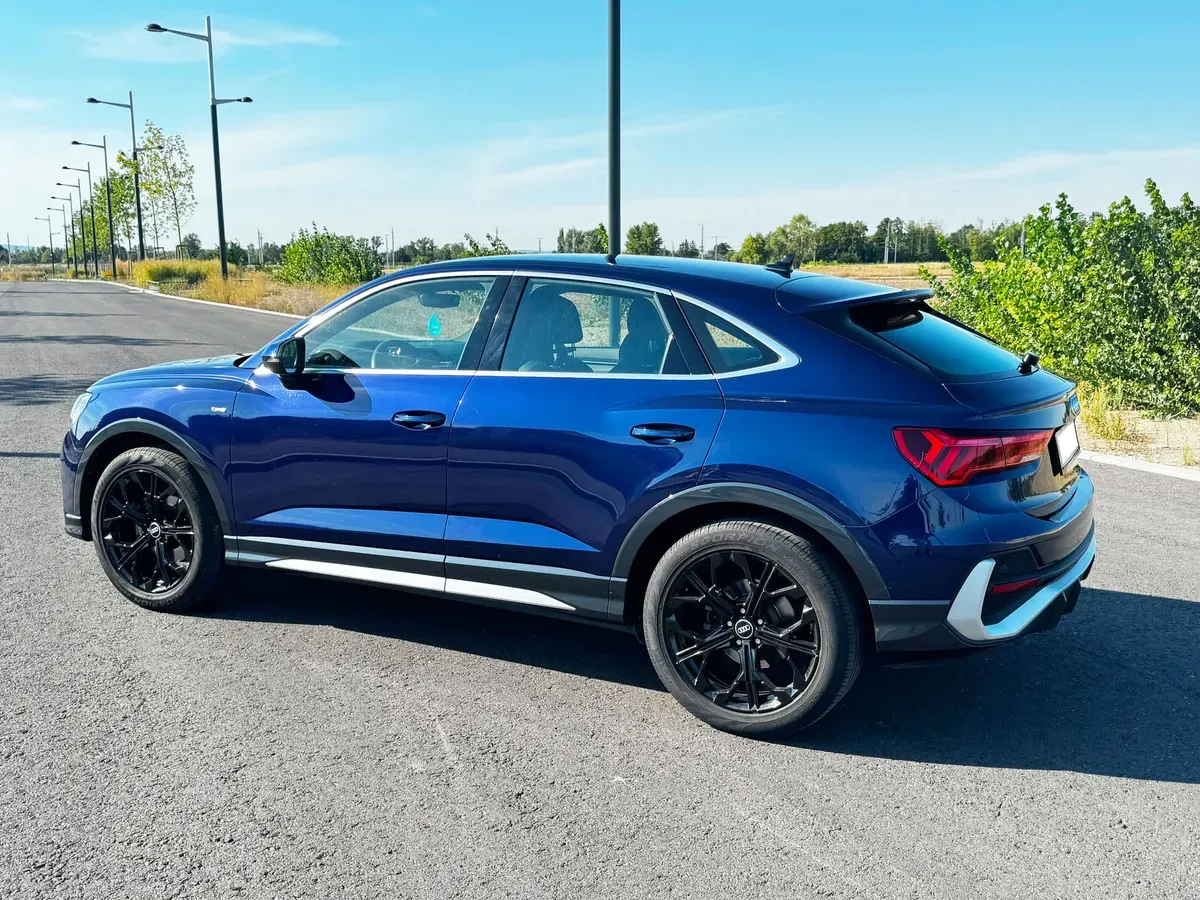 Audi Q3 2022 photo 2