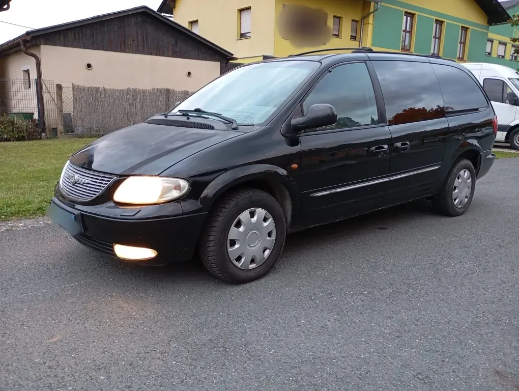 Chrysler Voyager 2001 photo 2