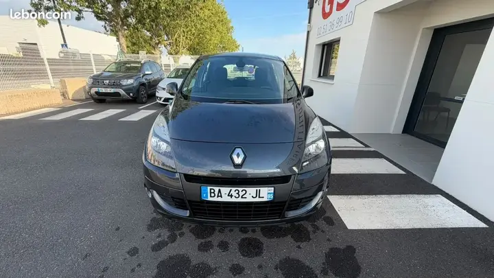Renault Scenic 2010 photo 2