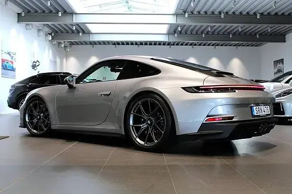 Porsche 911 2022 photo 2