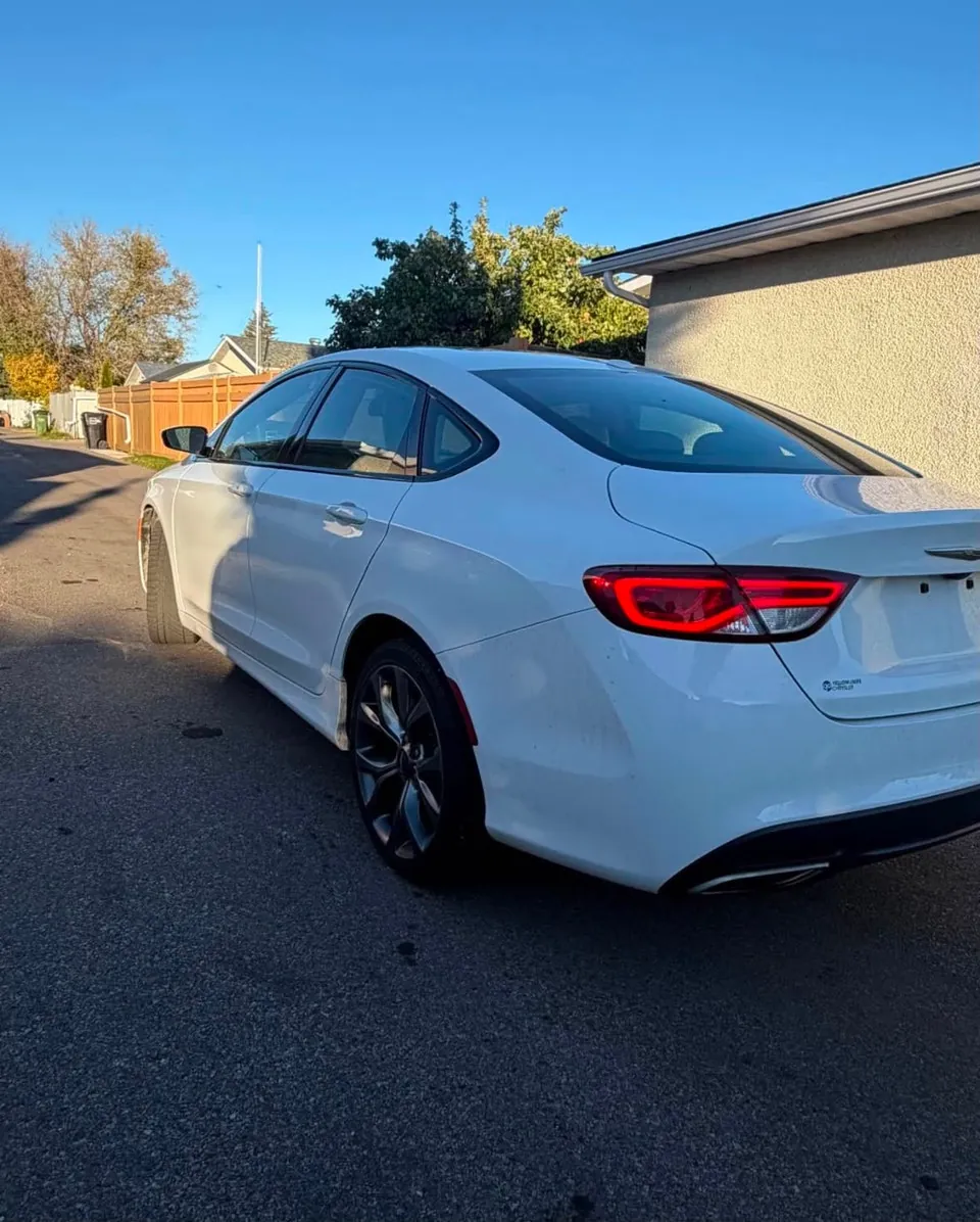 Chrysler 200