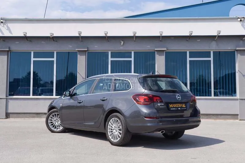 Opel Astra J 2012 photo 4