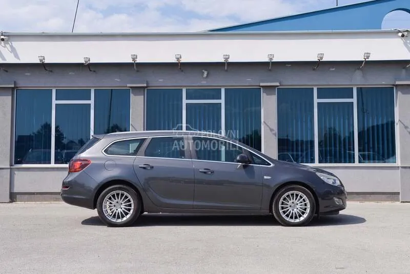 Opel Astra J 2012 photo 5