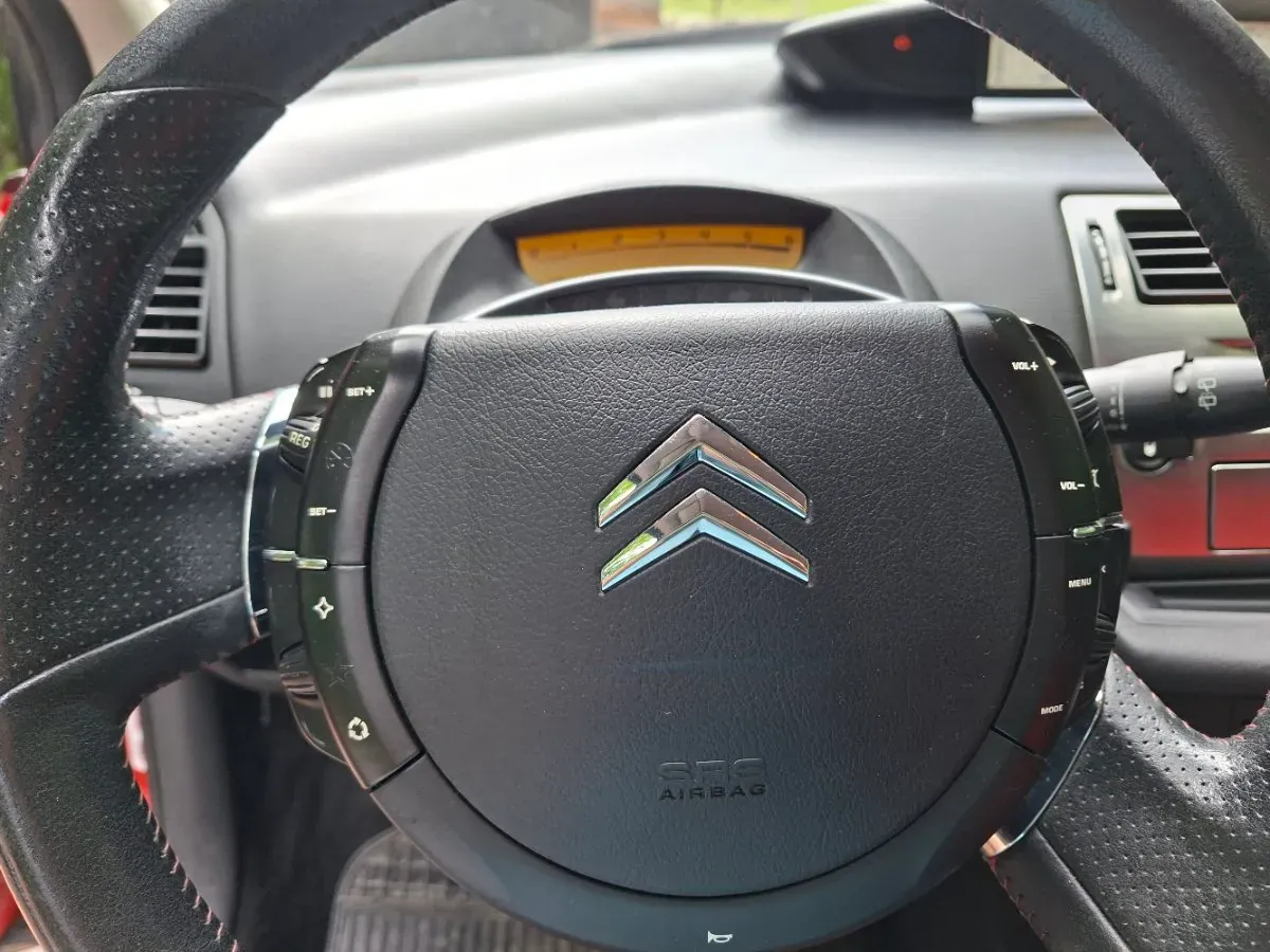 Citroen C4 2008 photo 2