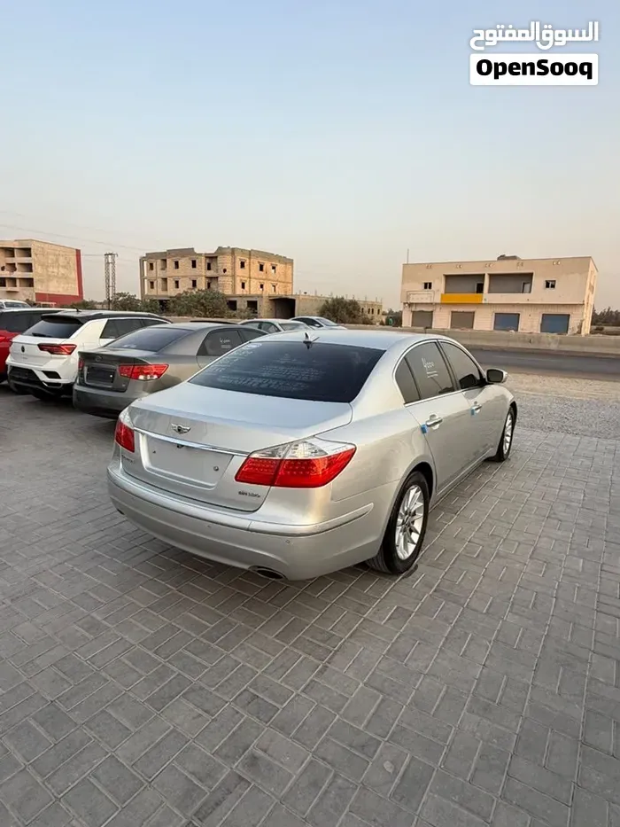 Hyundai Genesis 2010 photo 2