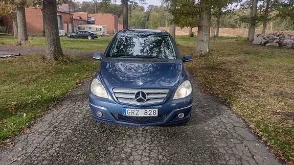 Mercedes-Benz B 180