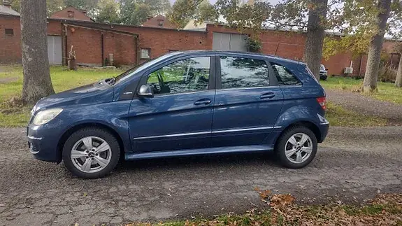 Mercedes-Benz B 180 2010 photo 3