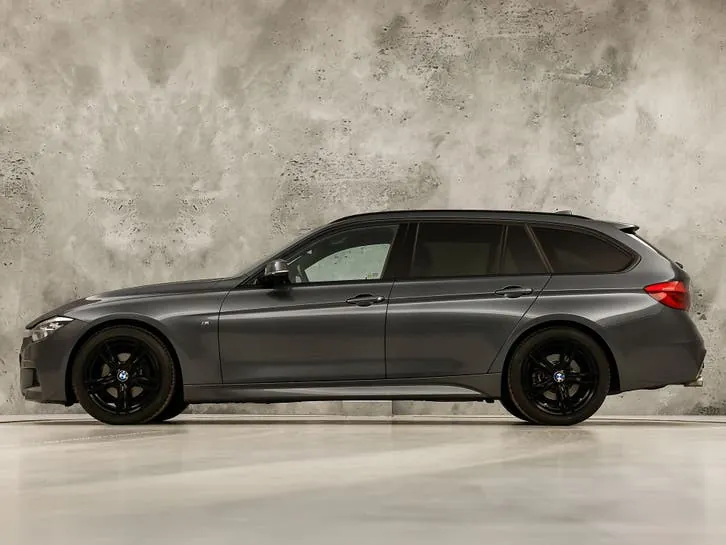 BMW 3 Series 2018 photo 2