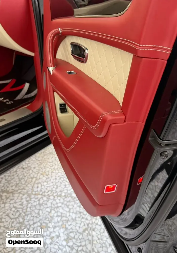 Bentley Bentayga 2018 photo 2