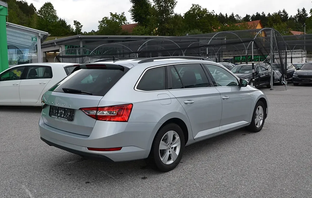 Skoda Superb 2021 photo 4
