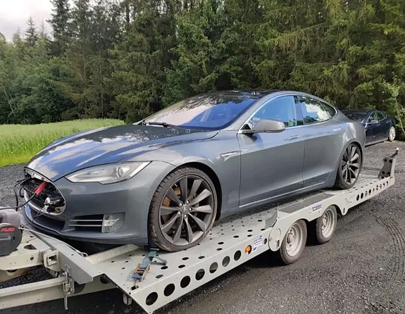 Tesla Model S 2015 photo 2