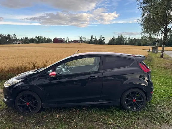 Ford Fiesta 2014 photo 5