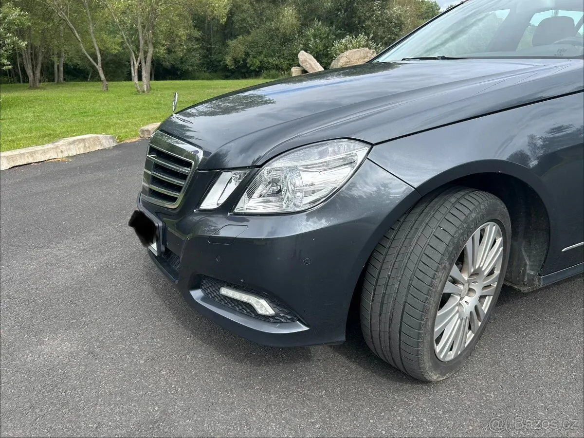 Mercedes-Benz E-Class 2010 photo 2
