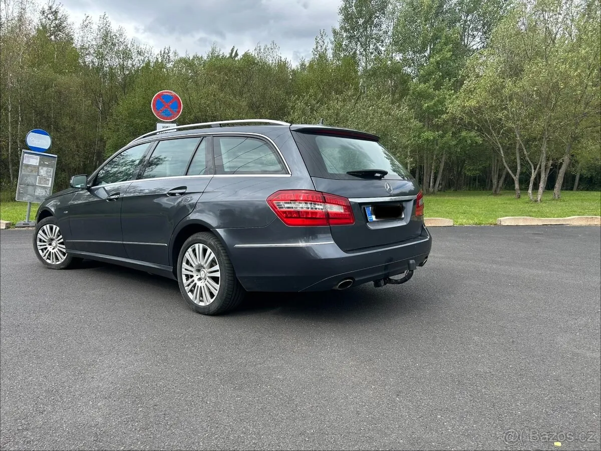 Mercedes-Benz E-Class 2010 photo 5