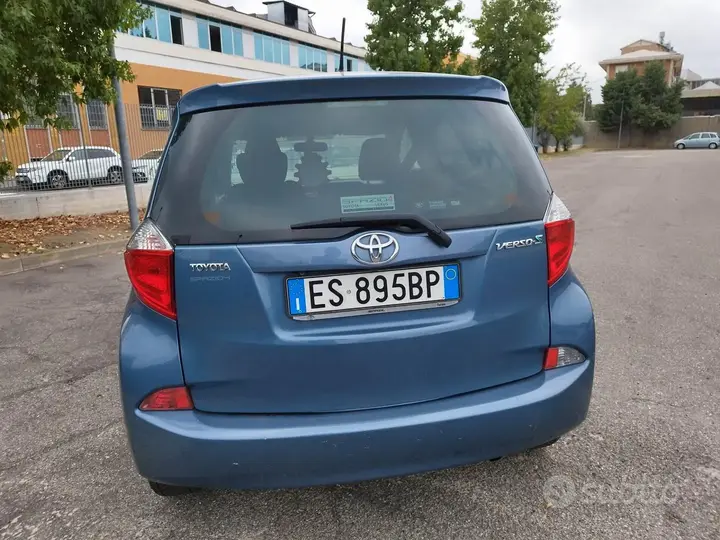 Toyota Verso-S 2013 photo 3