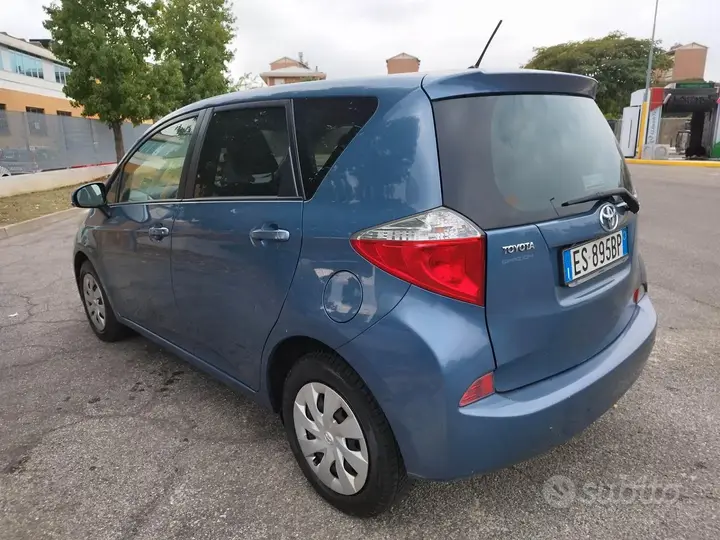 Toyota Verso-S 2013 photo 4