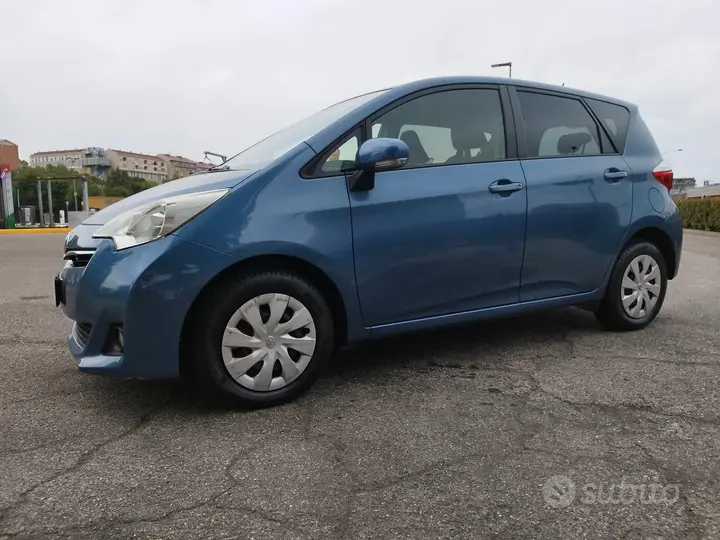 Toyota Verso-S 2013 photo 5