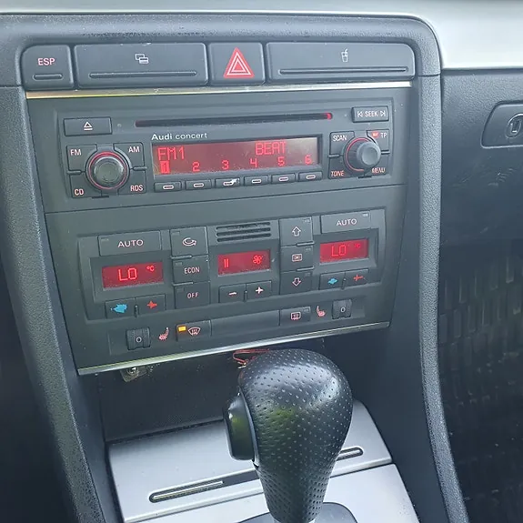 Audi A4 2004 photo 2