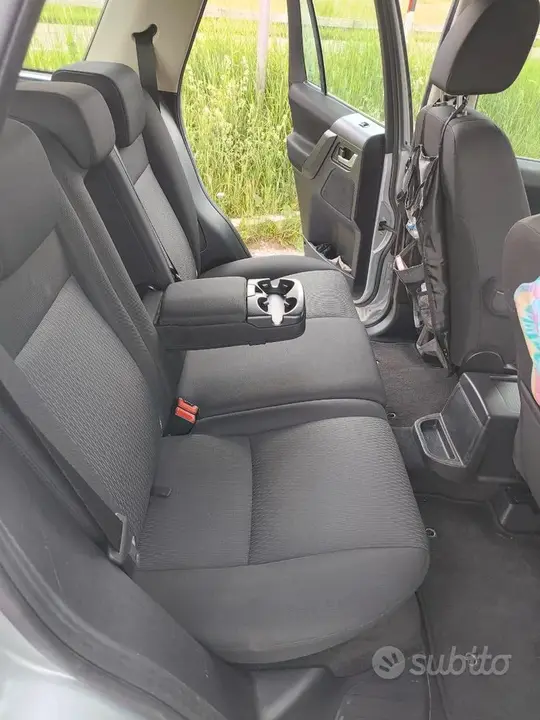 Land Rover Freelander 2013 photo 4