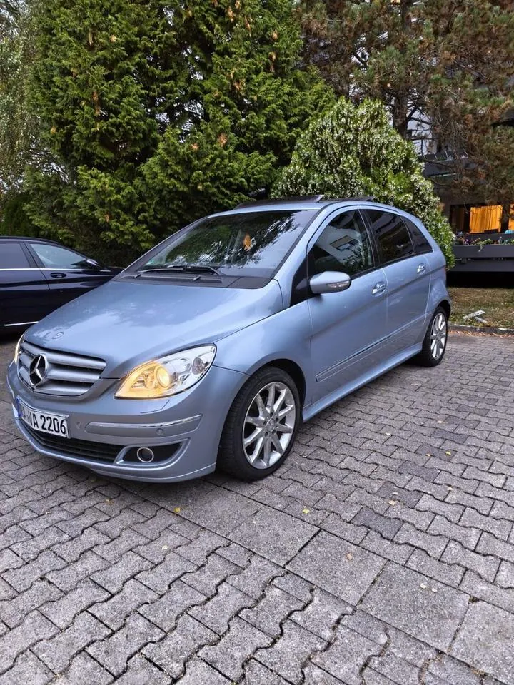 Mercedes-Benz B200