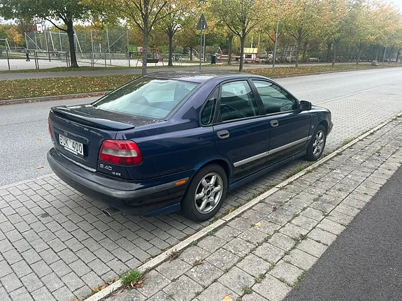Volvo S40 1998 photo 2