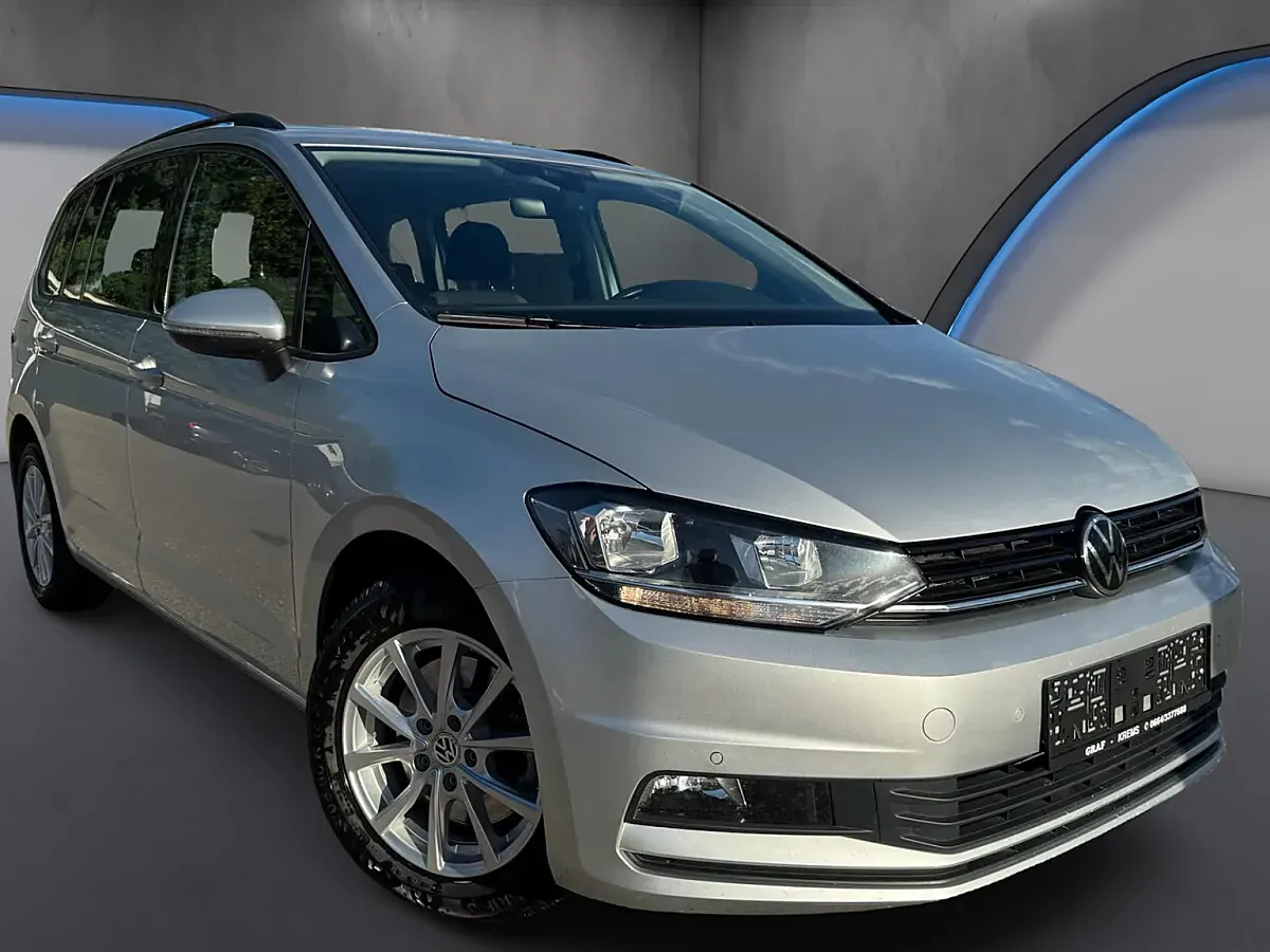 Volkswagen Touran 2023 photo 3