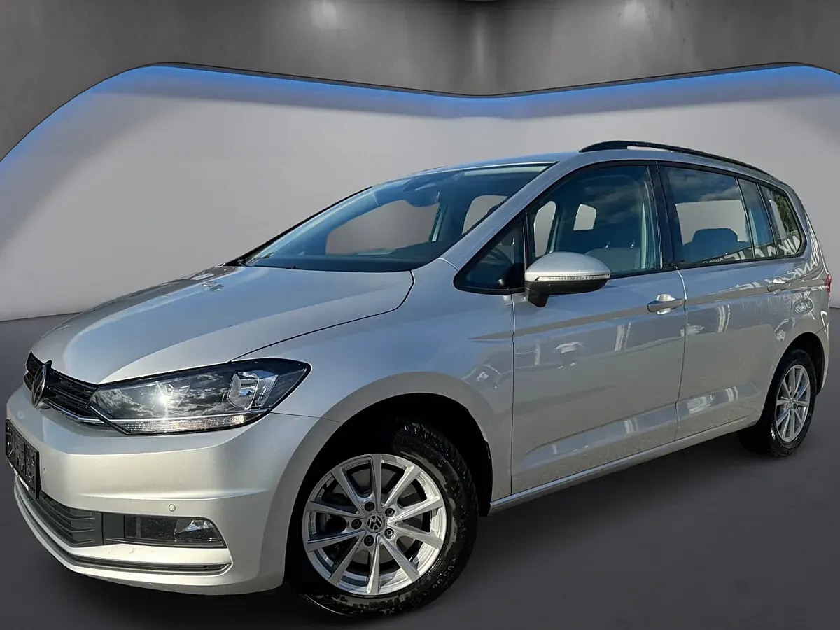 Volkswagen Touran 2023 photo 2