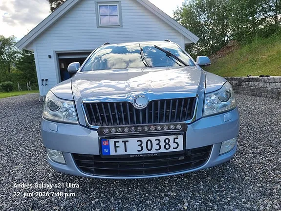 Skoda Octavia 2010 photo 4