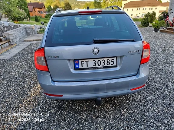 Skoda Octavia 2010 photo 3