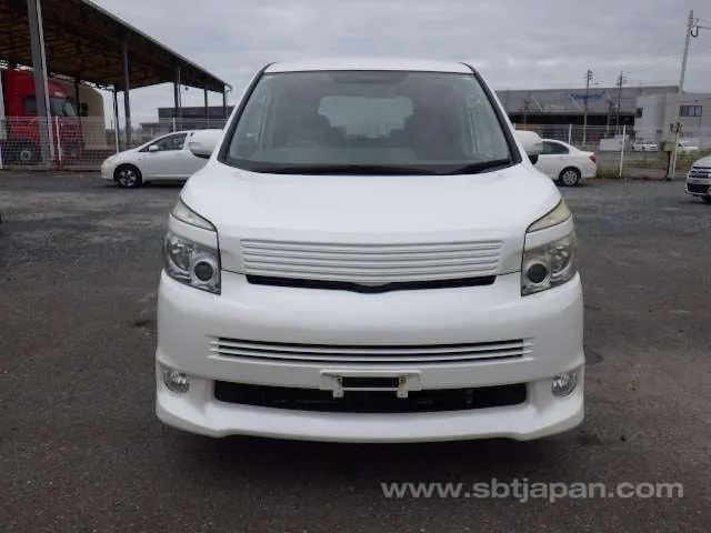 Toyota Voxy 2008 photo 5