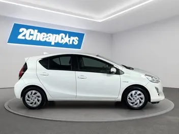 Toyota Aqua 2015 photo 5