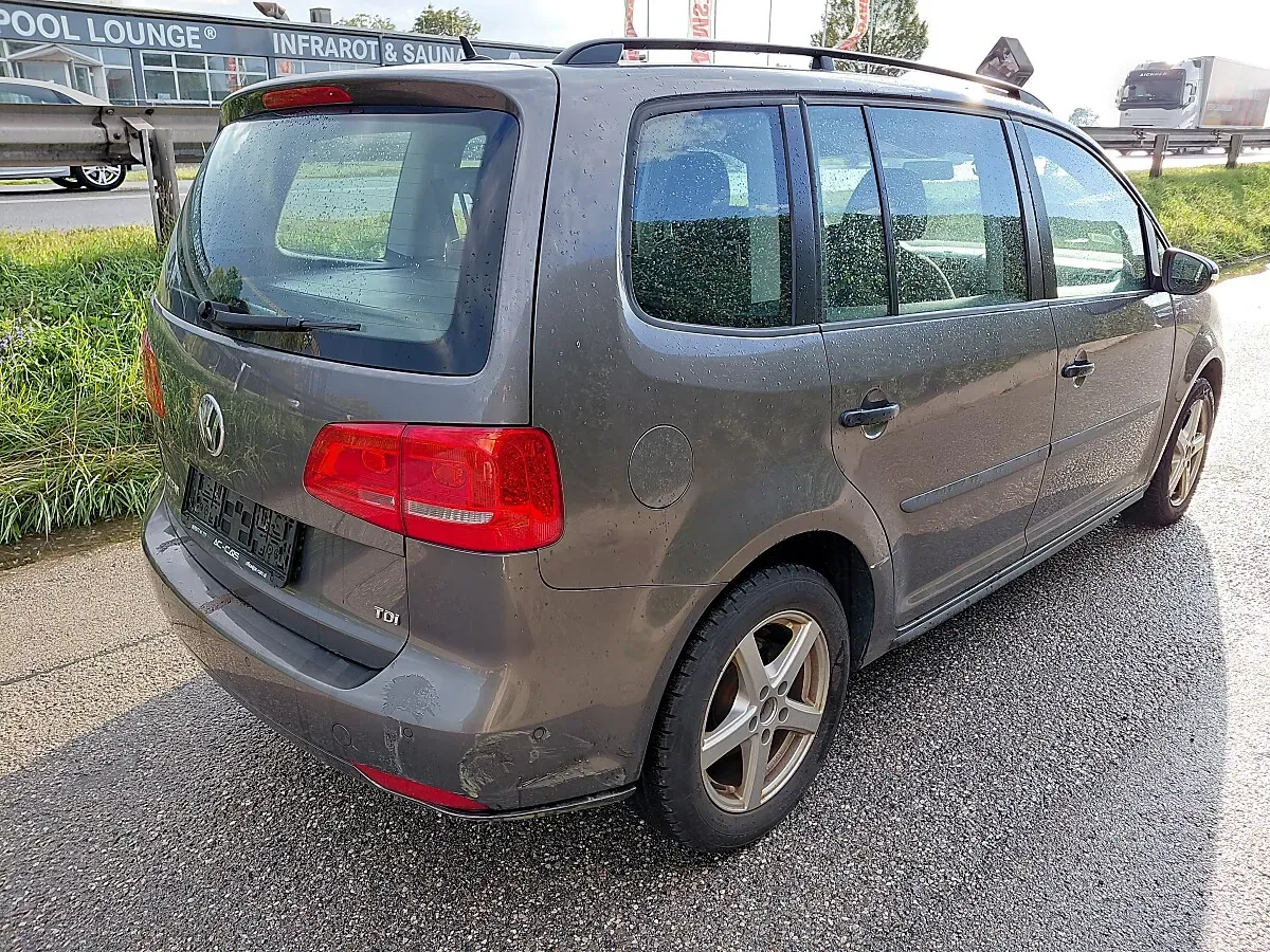 Volkswagen Touran 2012 photo 3