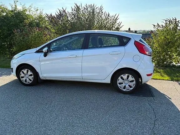 Ford Fiesta 2014 photo 4