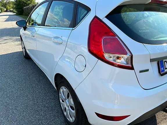 Ford Fiesta 2014 photo 2