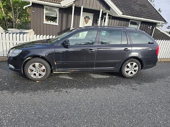 Skoda Octavia 2012 photo 2