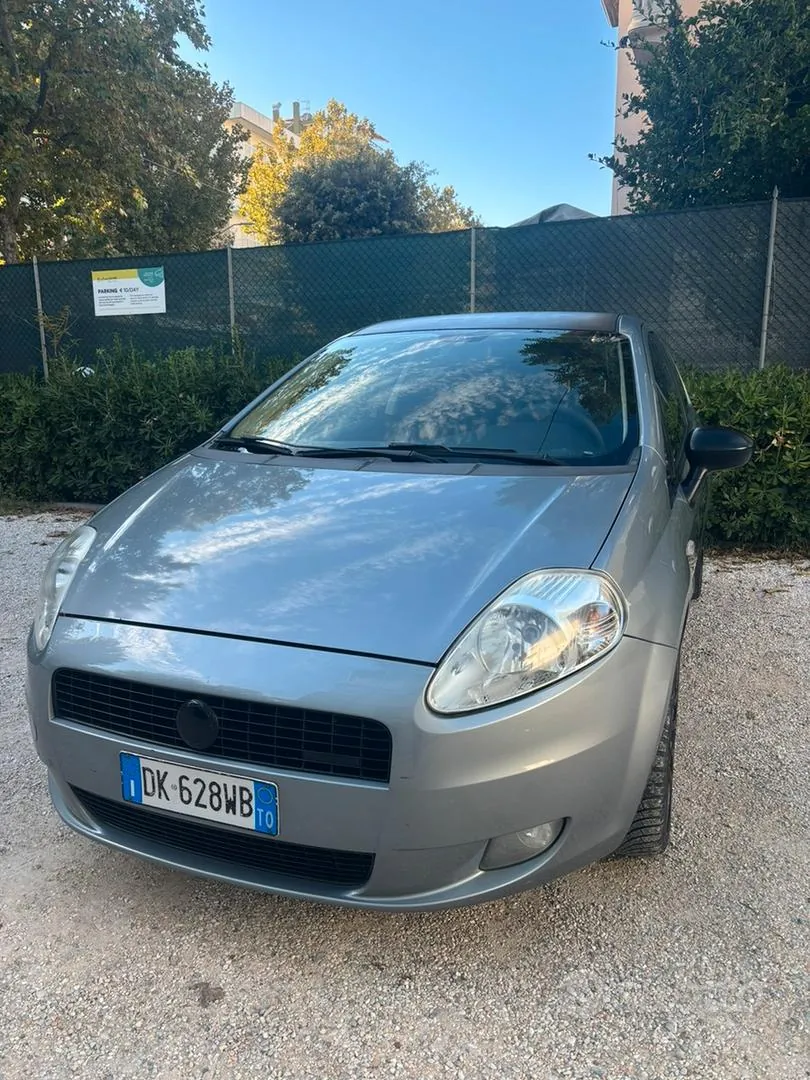 Fiat Grande Punto 2007 photo 2