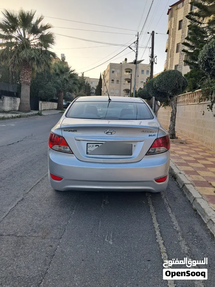 Hyundai Accent 2011 photo 3