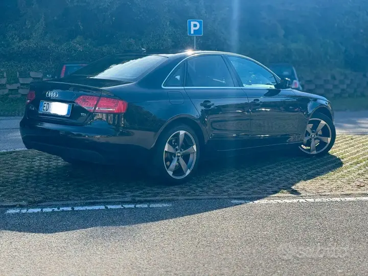 Audi A4 2010 photo 3