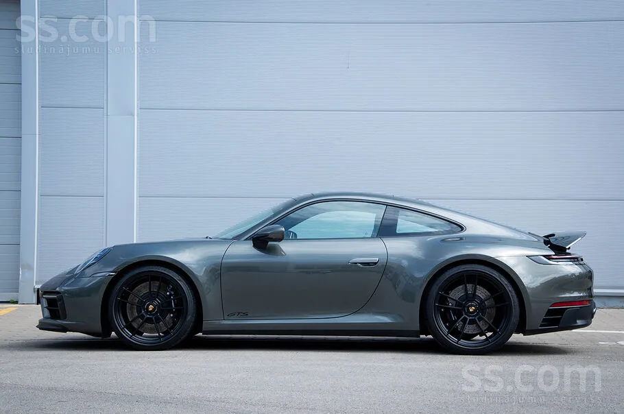 Porsche 911 2022 photo 2