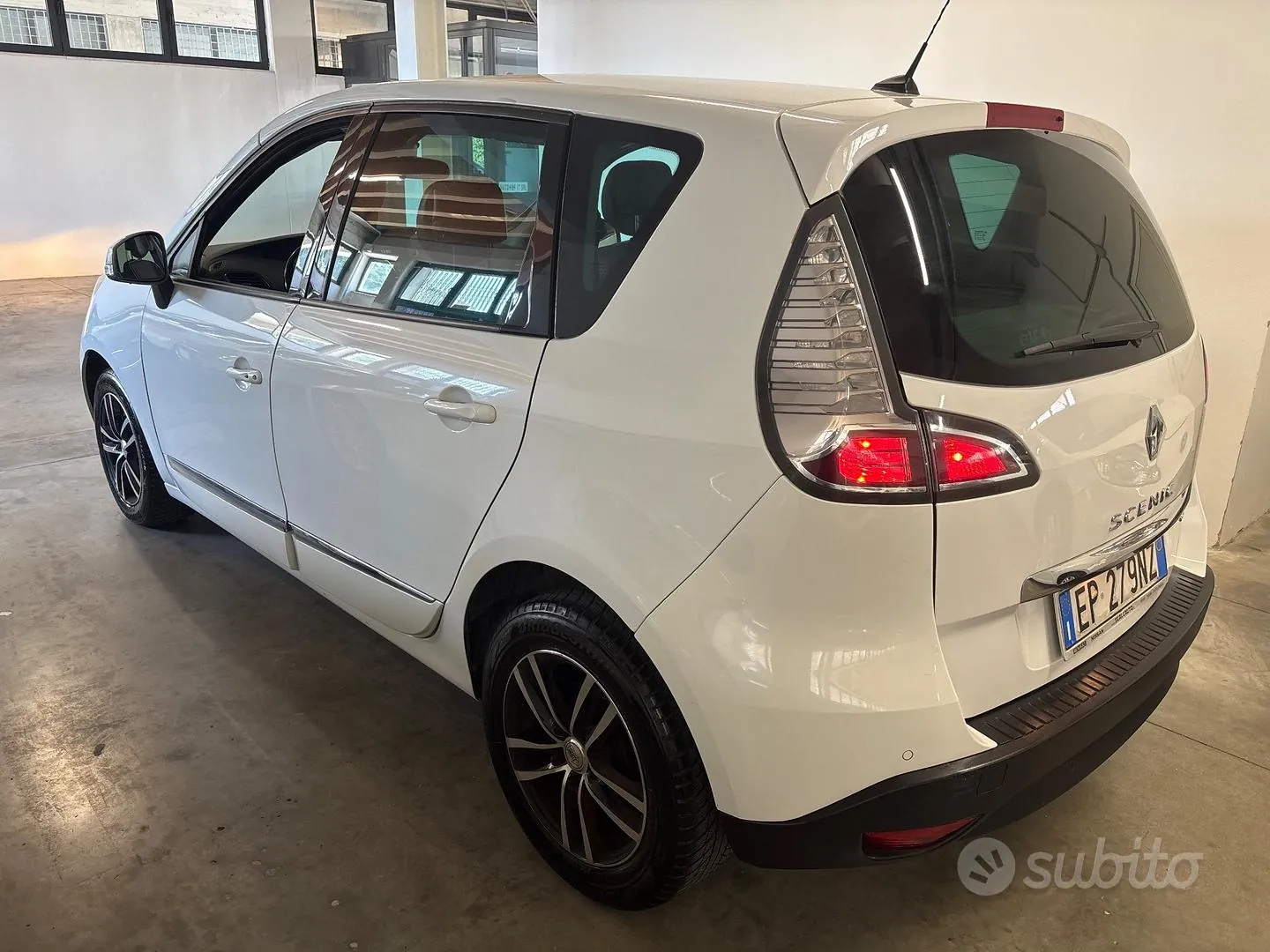 Renault Scenic 2013 photo 2
