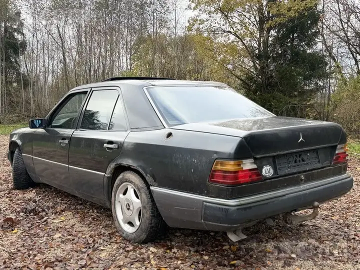 Mercedes-Benz 200 1988 photo 3