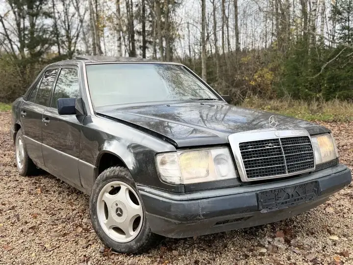 Mercedes-Benz 200 1988 photo 2