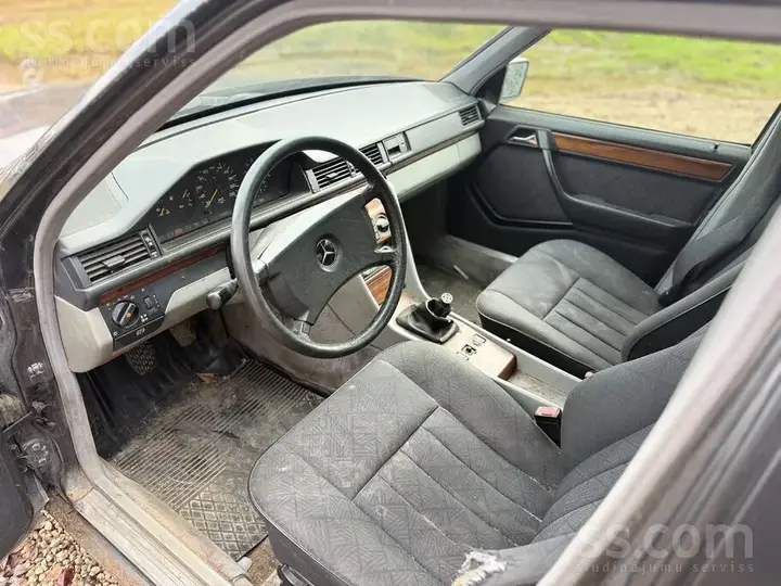 Mercedes-Benz 200 1988 photo 5