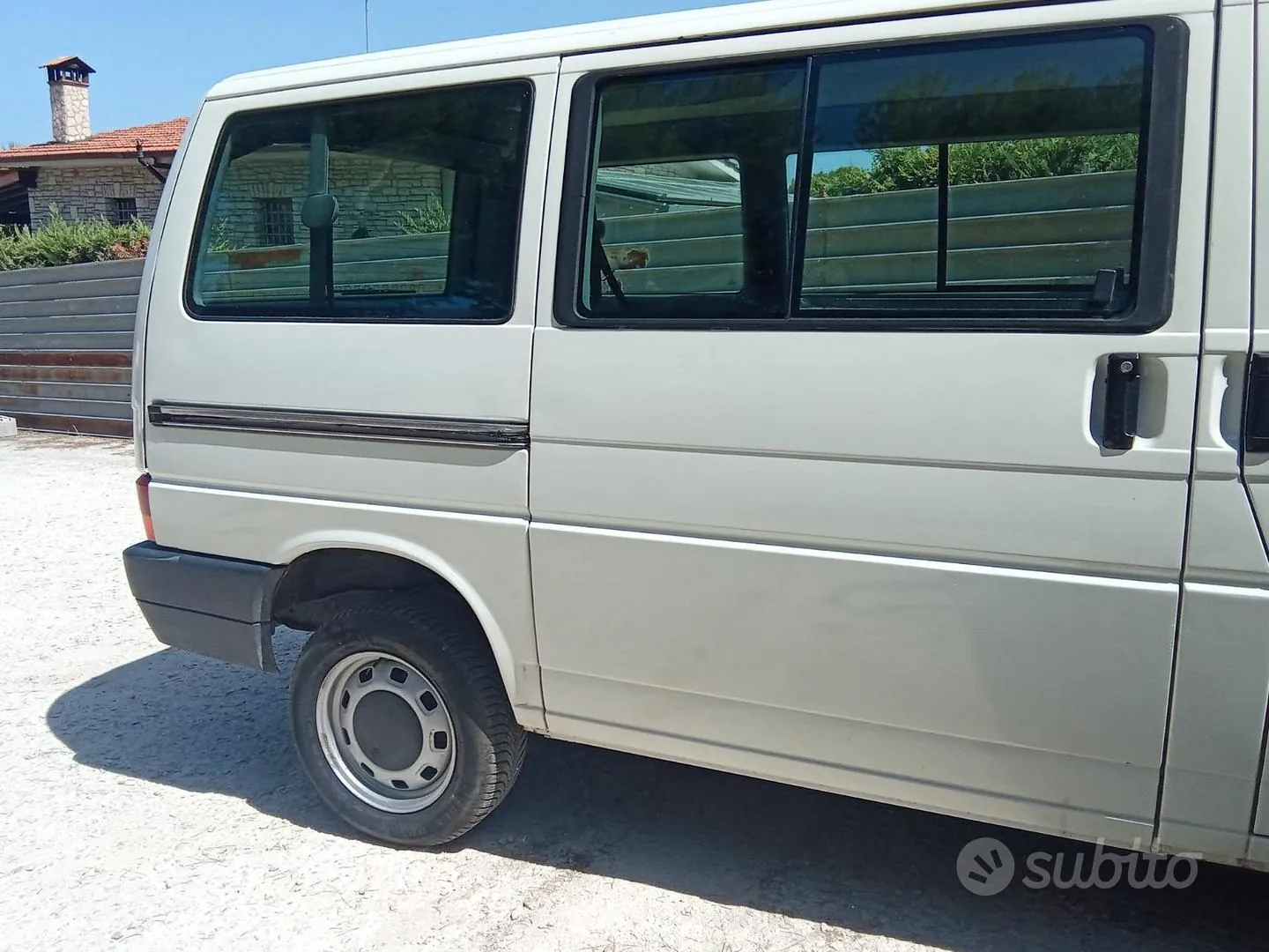 Volkswagen T4 Caravelle 1993 photo 2