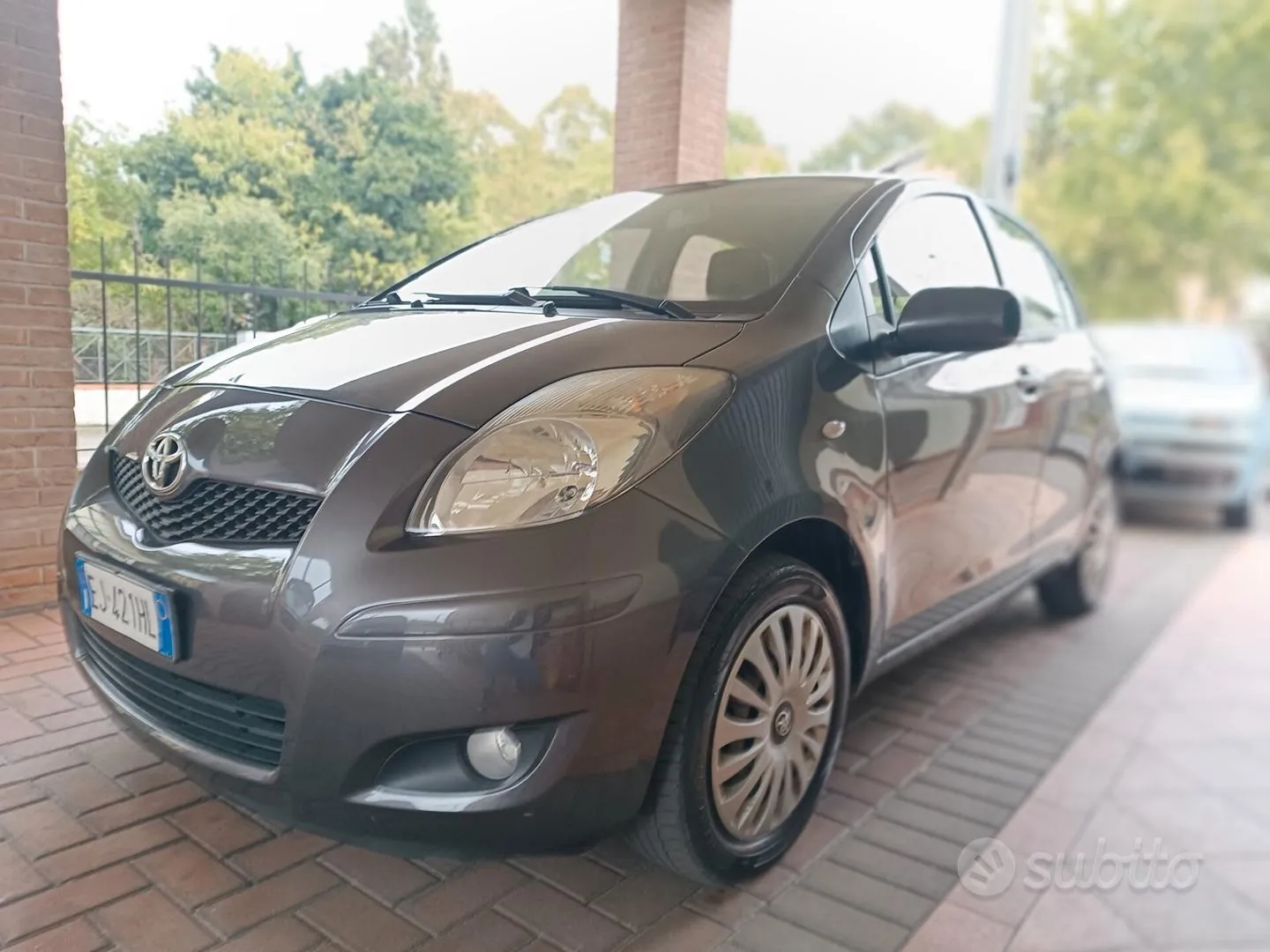 Toyota Yaris 2011 photo 2