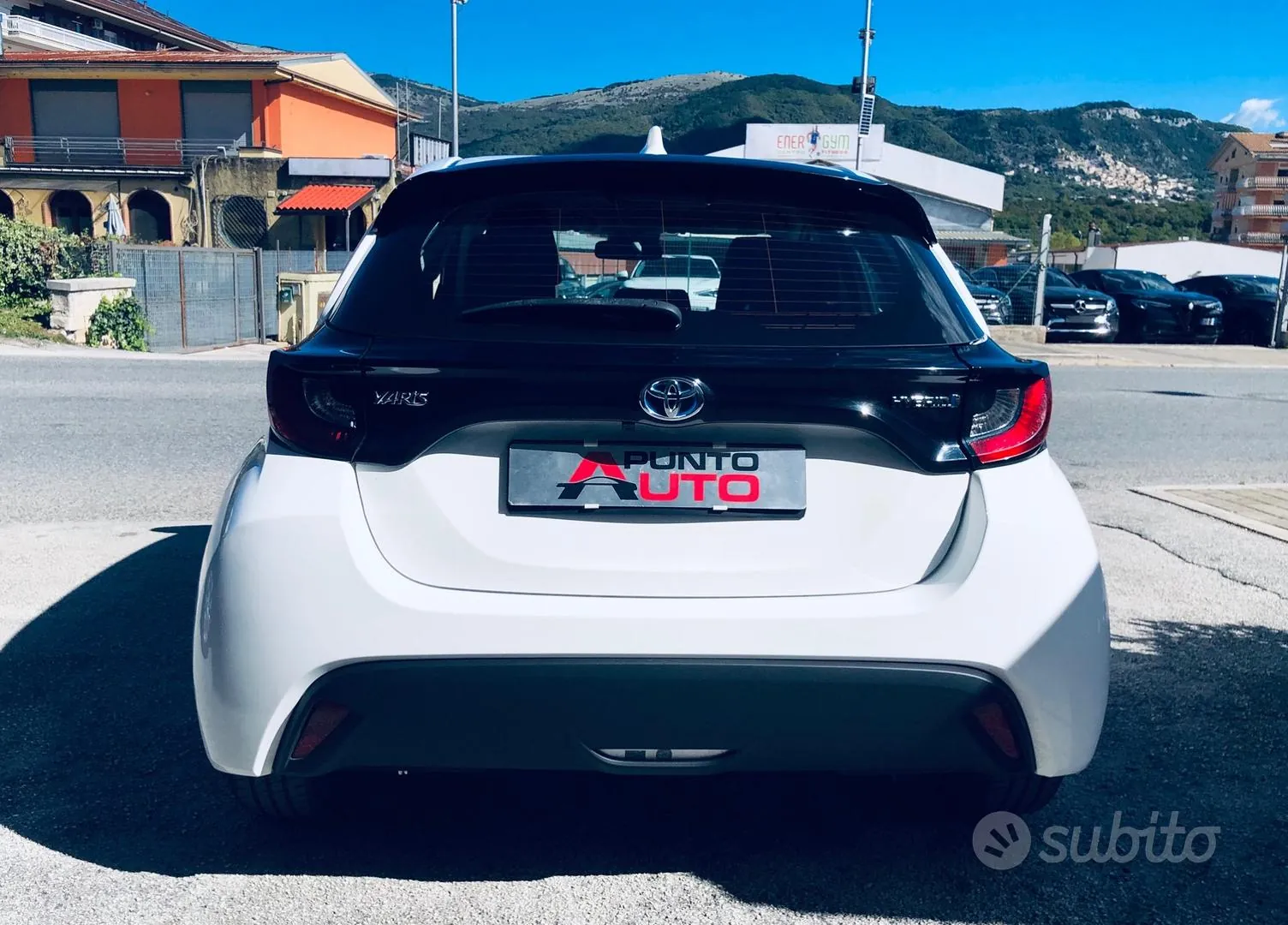Toyota Yaris 2023 photo 3