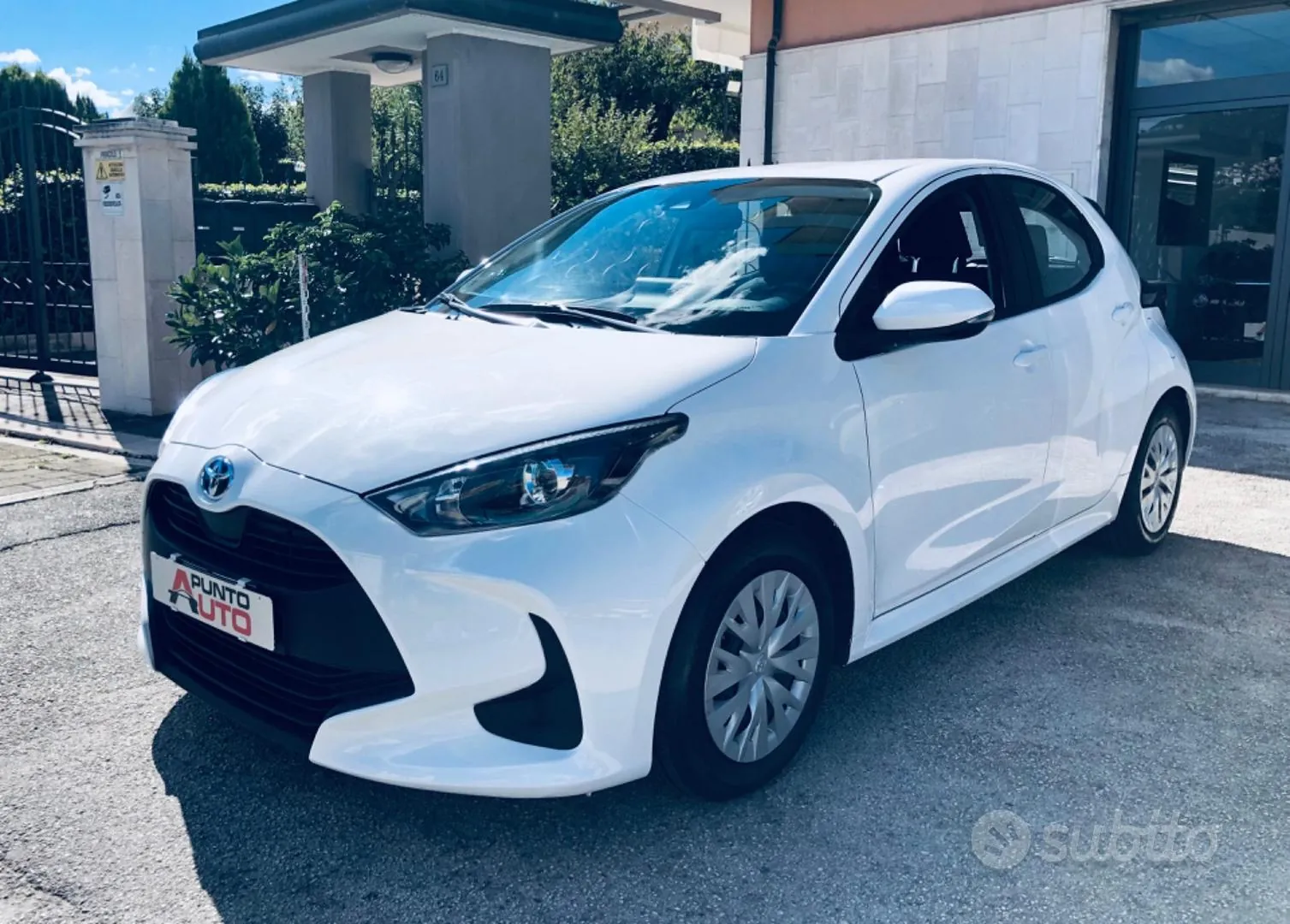 Toyota Yaris 2023 photo 4