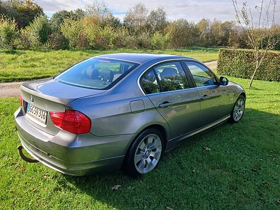 BMW 318D 2010 photo 3