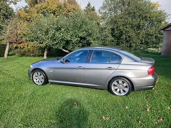 BMW 318D 2010 photo 2