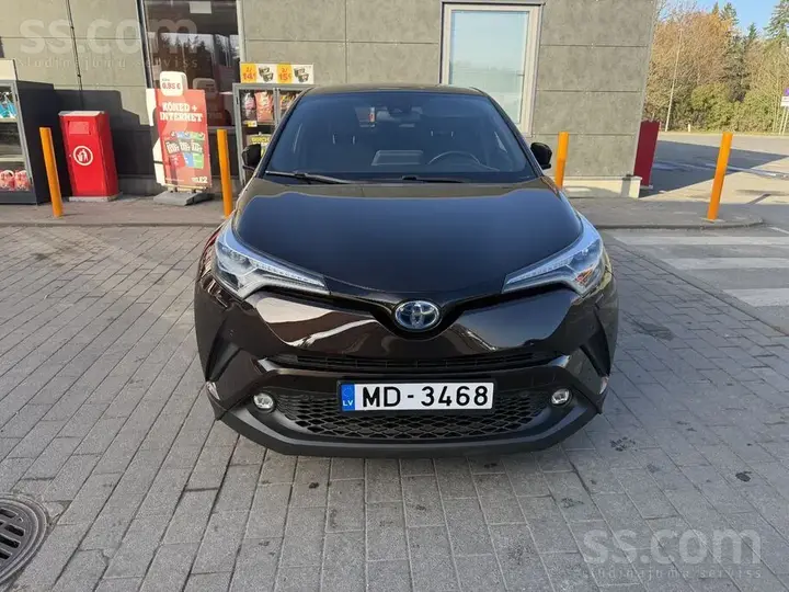 Toyota C-Hr 2019 photo 2